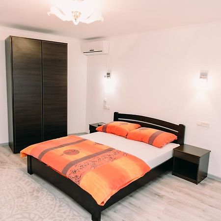 Apartments In Uzhgorod 部屋 写真
