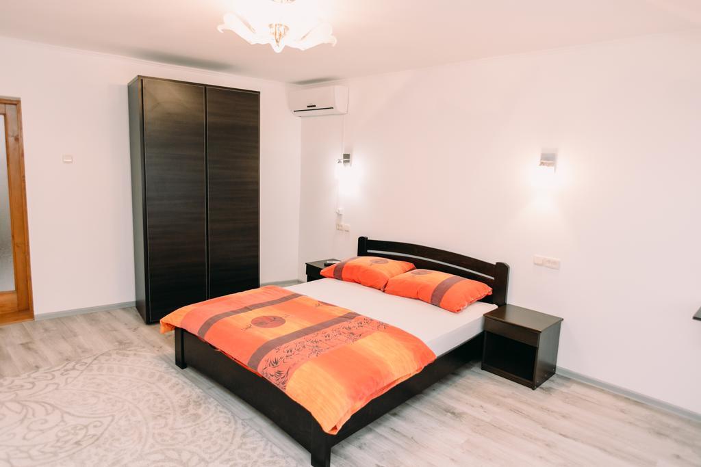 Apartments In Uzhgorod 部屋 写真